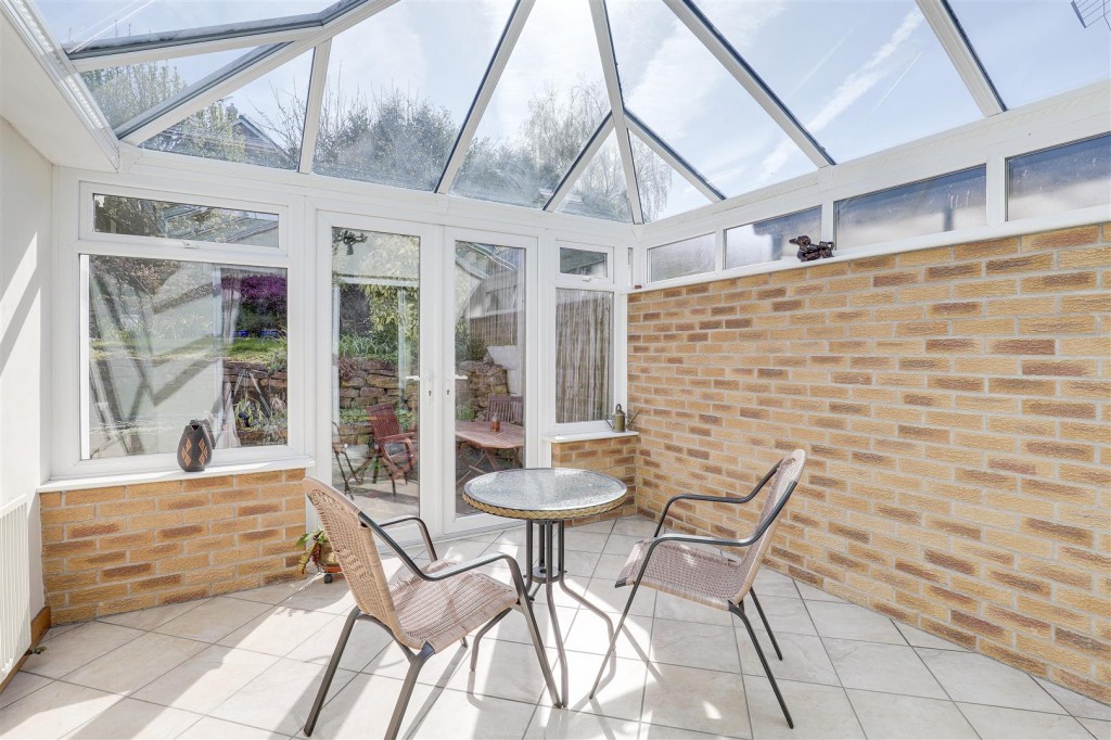 Catriona Crescent, Arnold, Nottinghamshire, NG5 8EN