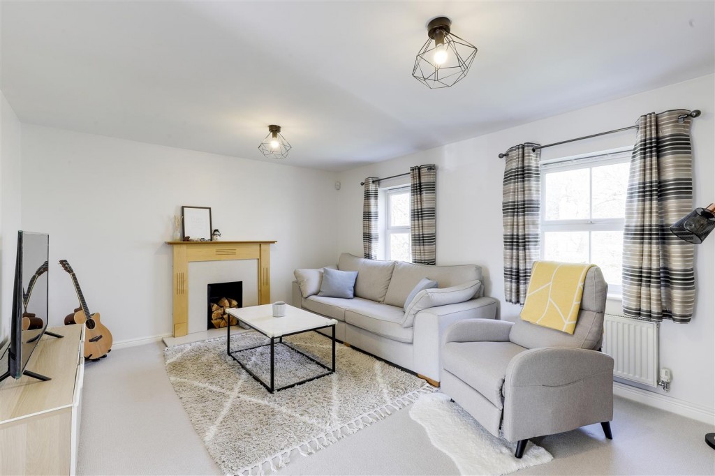 Rowans Crescent, Basford, Nottinghamshire, NG6 8YH