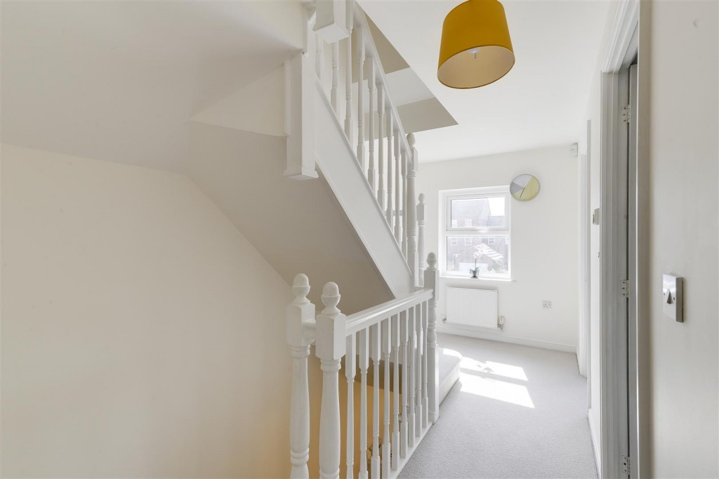 Rowans Crescent, Basford, Nottinghamshire, NG6 8YH