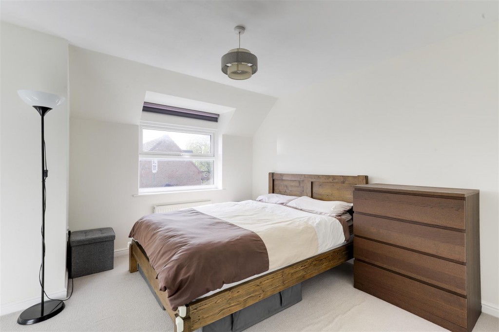 Rowans Crescent, Basford, Nottinghamshire, NG6 8YH