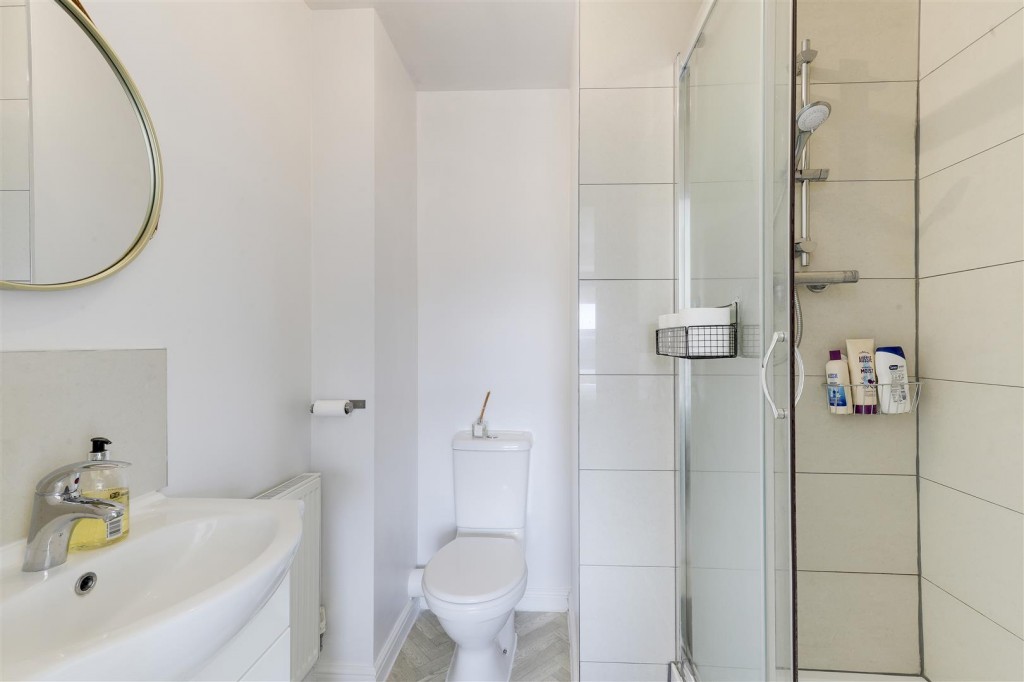 Rowans Crescent, Basford, Nottinghamshire, NG6 8YH