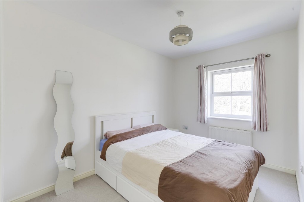 Rowans Crescent, Basford, Nottinghamshire, NG6 8YH