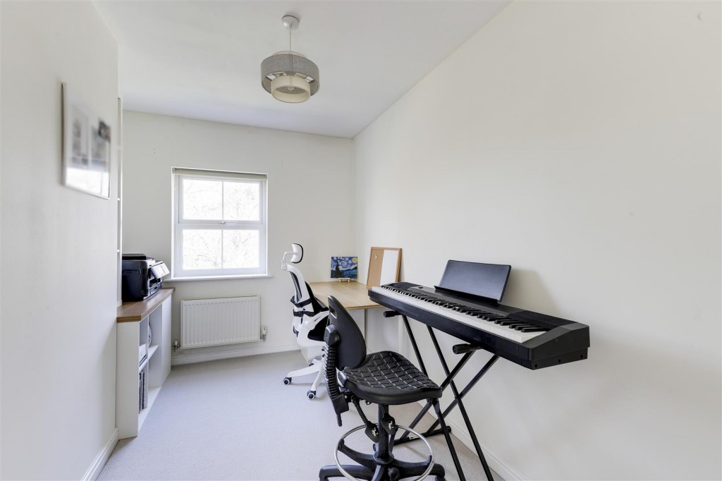 Rowans Crescent, Basford, Nottinghamshire, NG6 8YH