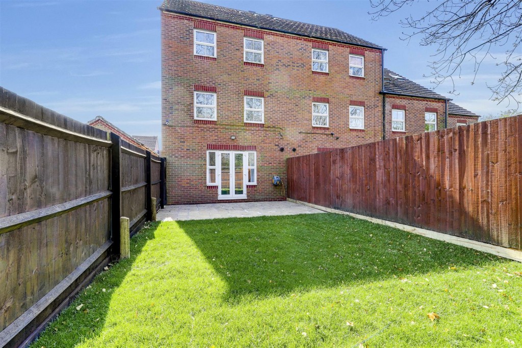 Rowans Crescent, Basford, Nottinghamshire, NG6 8YH