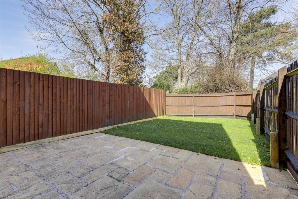Rowans Crescent, Basford, Nottinghamshire, NG6 8YH