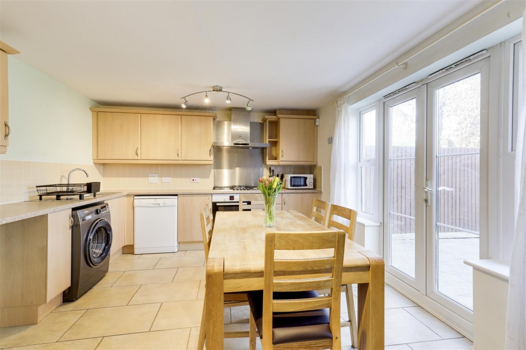 Rowans Crescent, Basford, Nottinghamshire, NG6 8YH