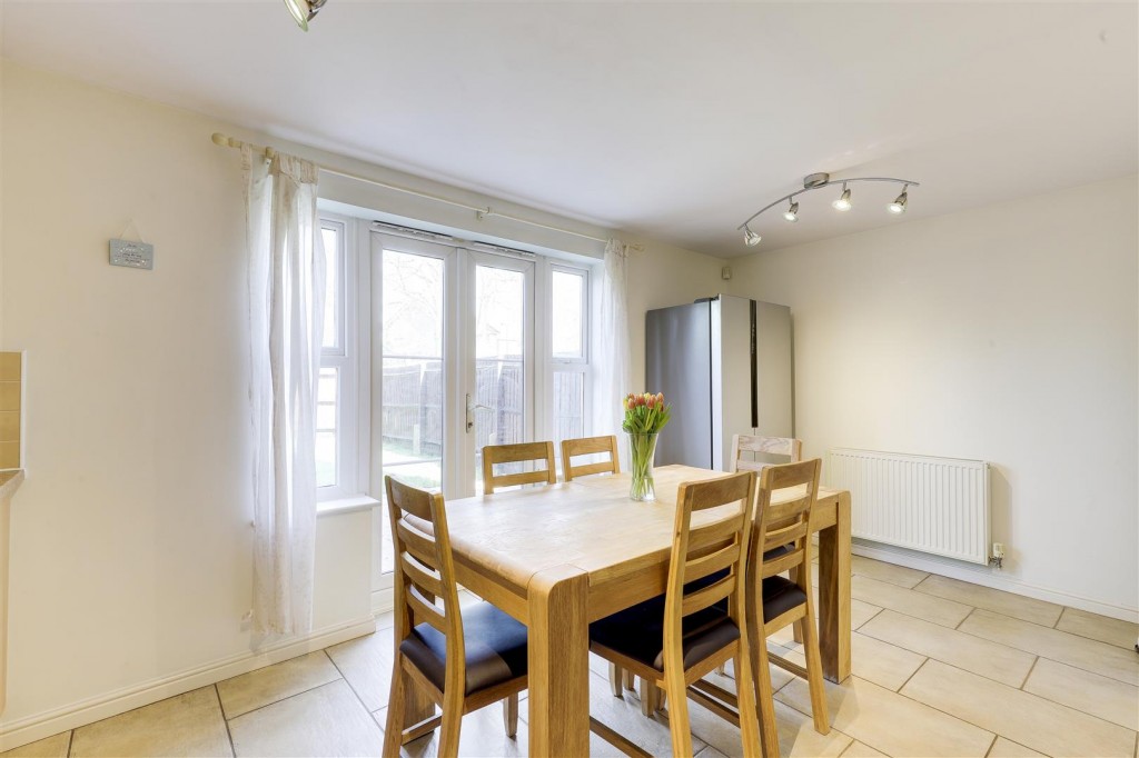 Rowans Crescent, Basford, Nottinghamshire, NG6 8YH