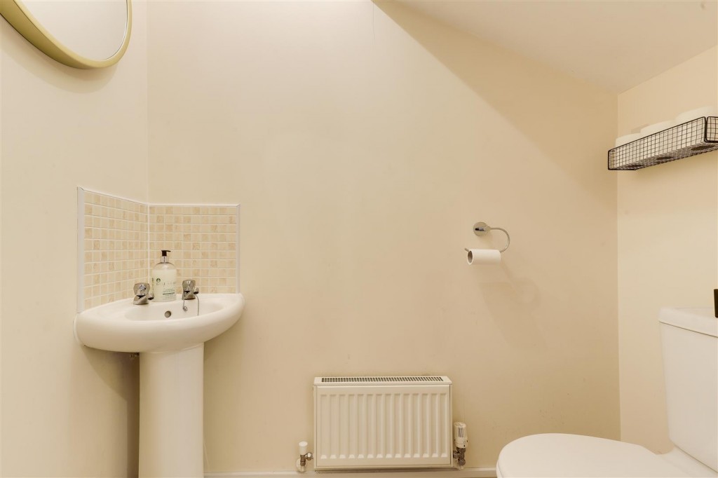 Rowans Crescent, Basford, Nottinghamshire, NG6 8YH
