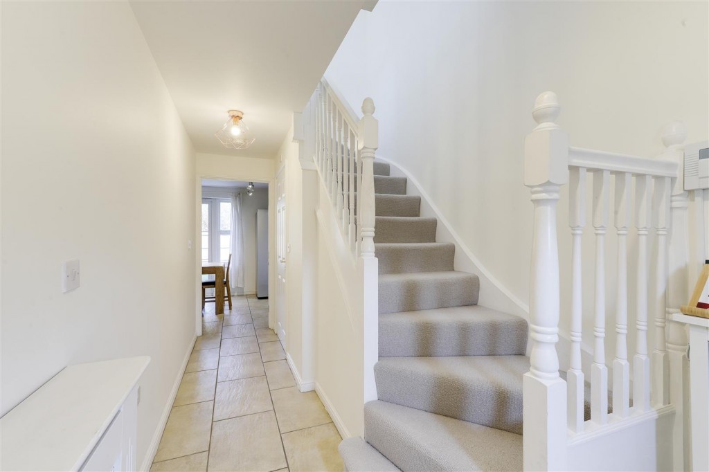 Rowans Crescent, Basford, Nottinghamshire, NG6 8YH
