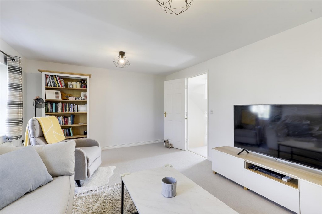 Rowans Crescent, Basford, Nottinghamshire, NG6 8YH