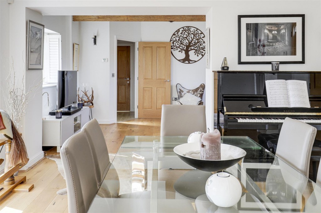 Adbolton Lane, West Bridgford, Nottinghamshire, NG2 5AS