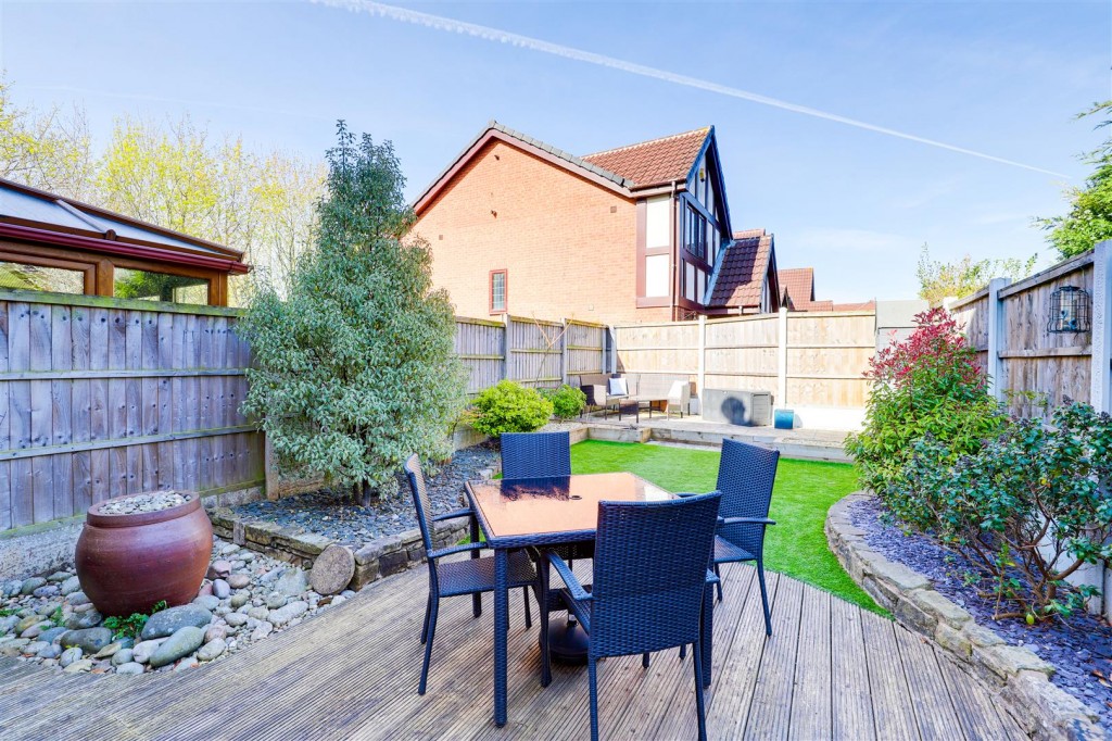 Aldwych Close, Nuthall, Nottinghamshire, NG16 1QH