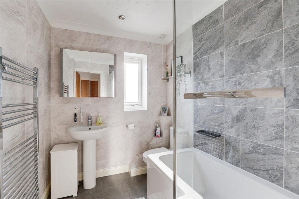 Aldwych Close, Nuthall, Nottinghamshire, NG16 1QH