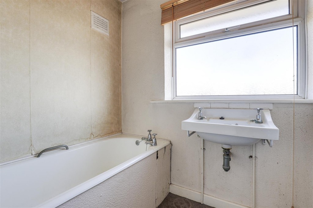 Christina Crescent, Cinderhill, Nottinghamshire, NG6 8SH