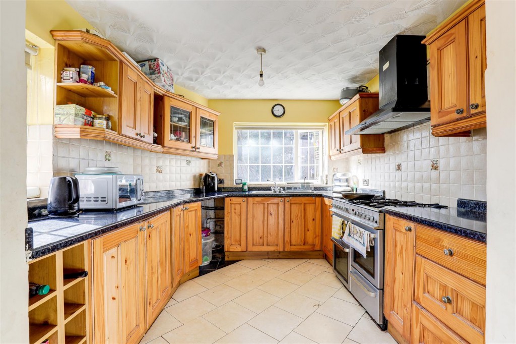 Foxhill Road, Carlton, Nottinghamshire, NG4 1PX