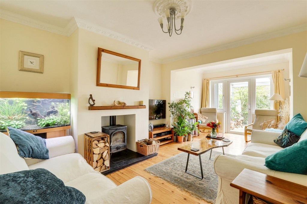 Brookland Drive, Beeston, Nottinghamshire, NG9 4BD