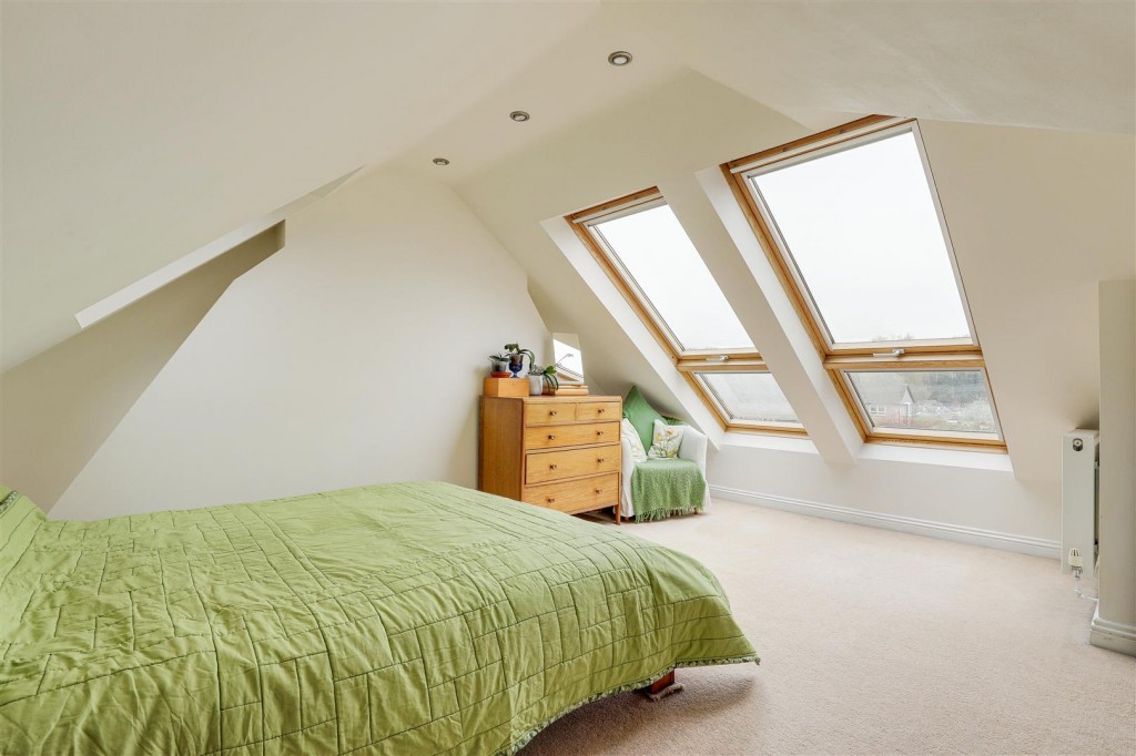 Brookland Drive, Beeston, Nottinghamshire, NG9 4BD