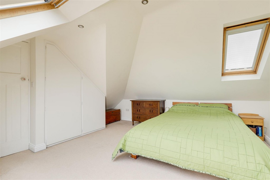 Brookland Drive, Beeston, Nottinghamshire, NG9 4BD
