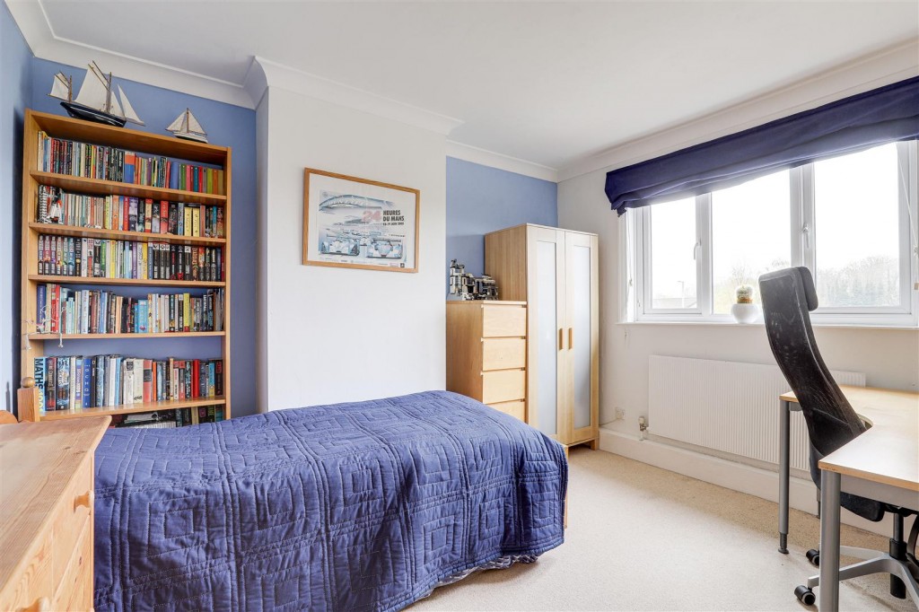 Brookland Drive, Beeston, Nottinghamshire, NG9 4BD