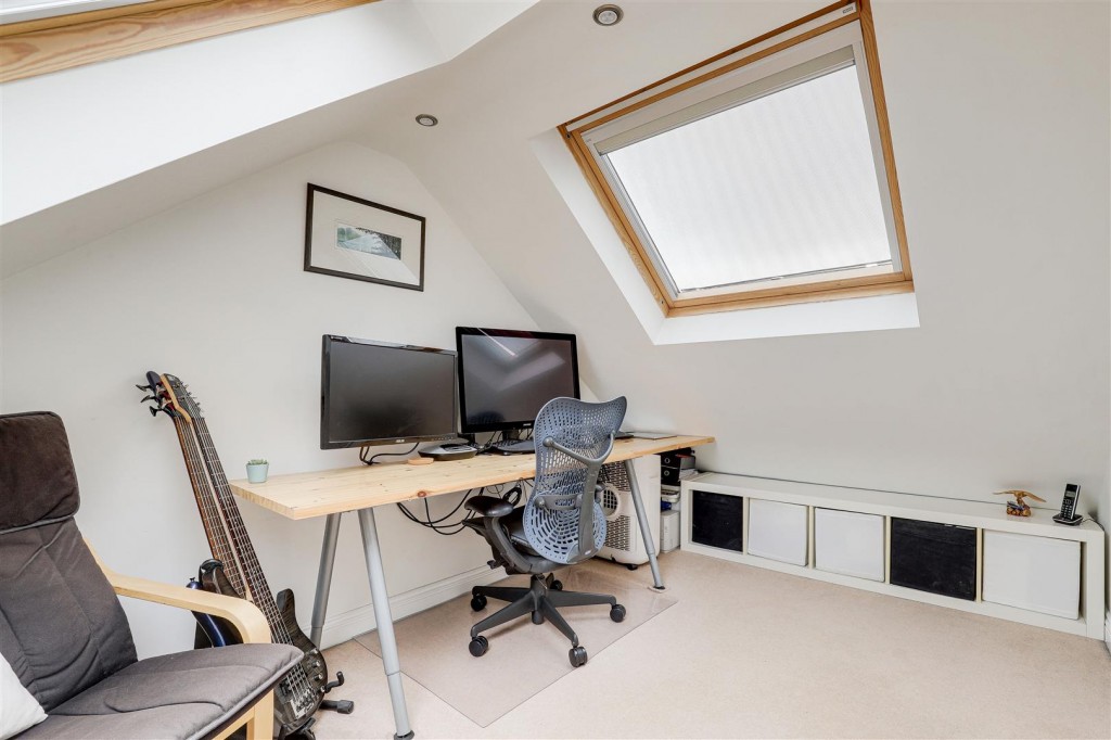 Brookland Drive, Beeston, Nottinghamshire, NG9 4BD