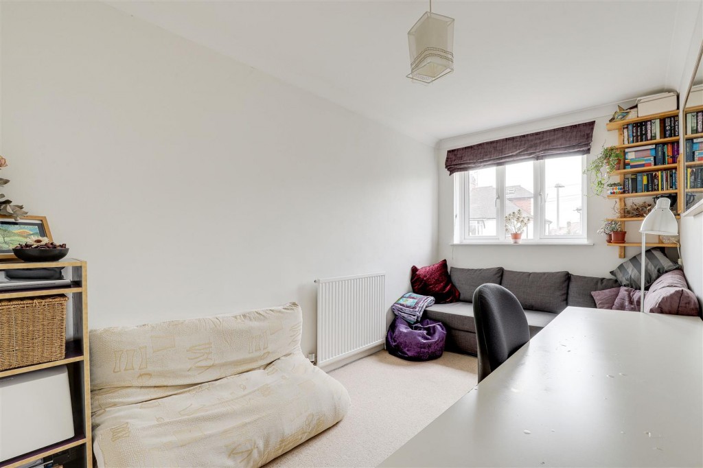 Brookland Drive, Beeston, Nottinghamshire, NG9 4BD
