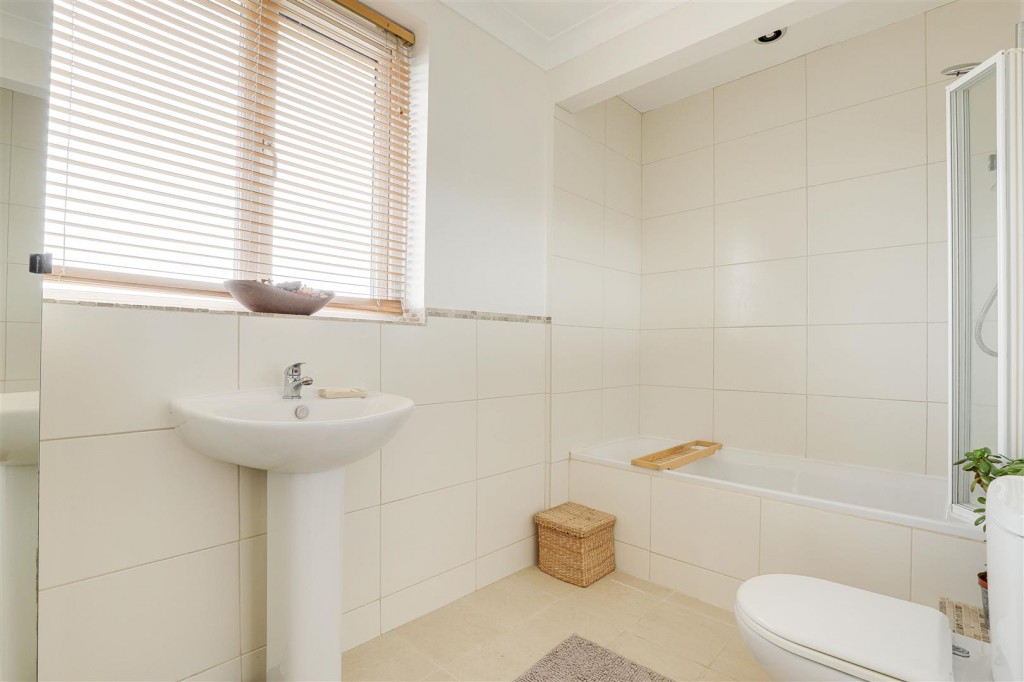 Brookland Drive, Beeston, Nottinghamshire, NG9 4BD