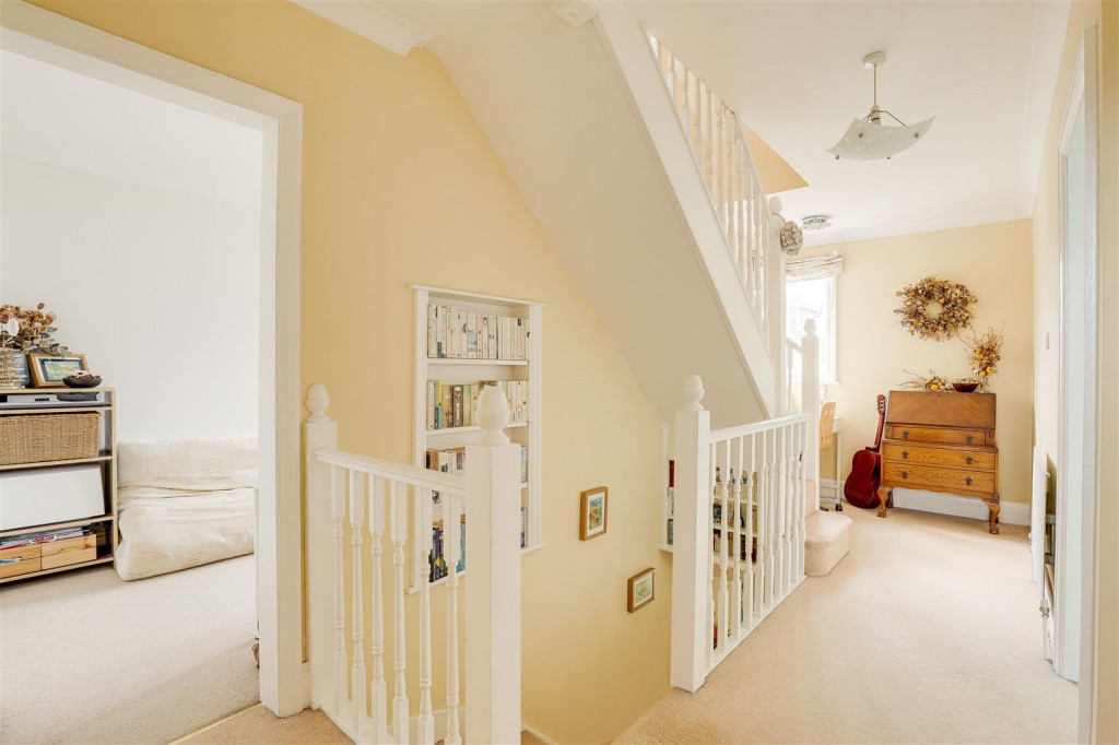 Brookland Drive, Beeston, Nottinghamshire, NG9 4BD