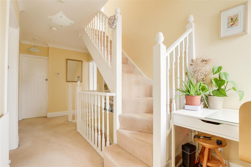 Brookland Drive, Beeston, Nottinghamshire, NG9 4BD