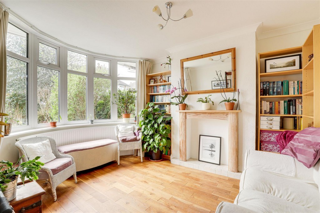 Brookland Drive, Beeston, Nottinghamshire, NG9 4BD