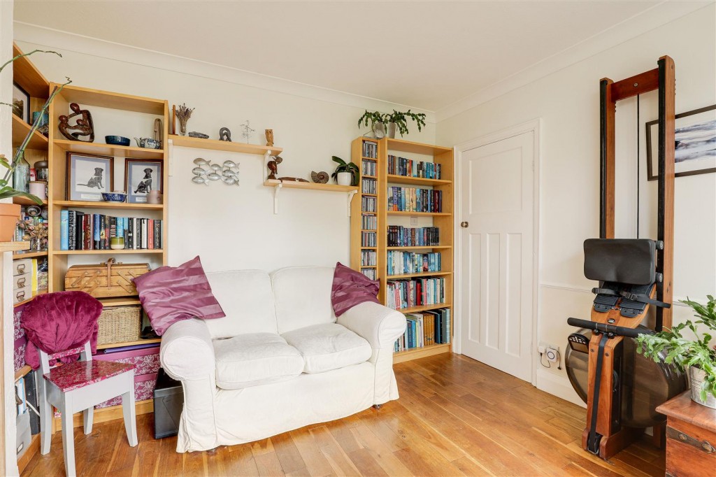 Brookland Drive, Beeston, Nottinghamshire, NG9 4BD