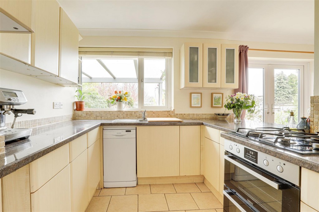 Brookland Drive, Beeston, Nottinghamshire, NG9 4BD