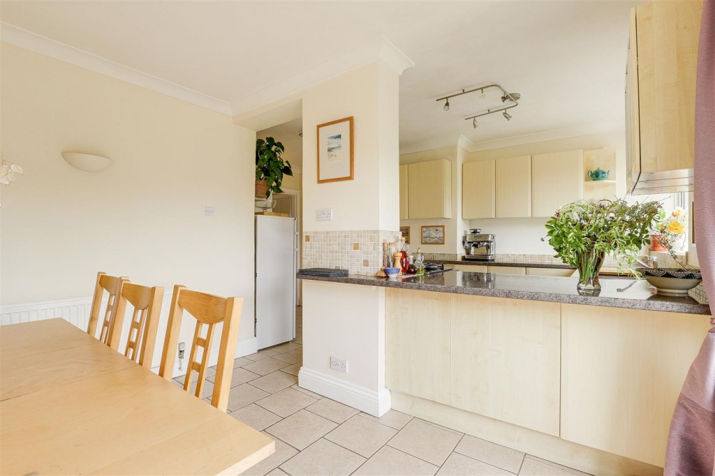Brookland Drive, Beeston, Nottinghamshire, NG9 4BD
