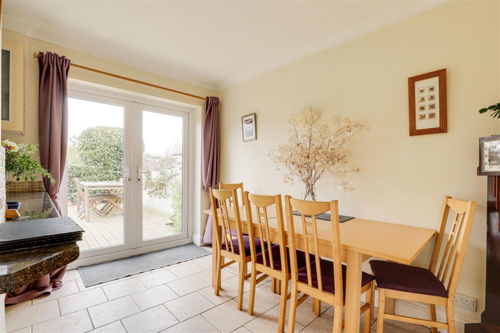 Brookland Drive, Beeston, Nottinghamshire, NG9 4BD