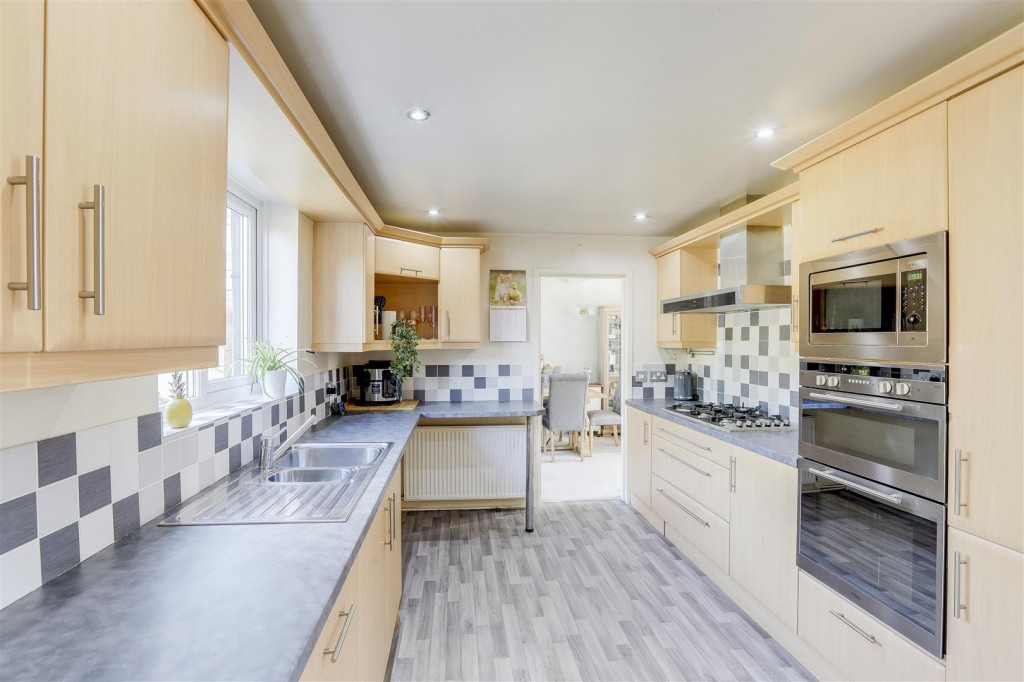 Edgewood Drive, Hucknall, Nottinghamshire, NG15 6HX