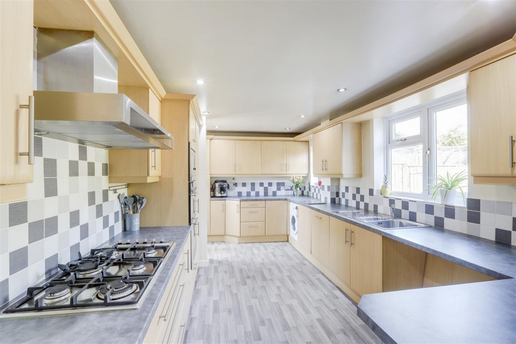 Edgewood Drive, Hucknall, Nottinghamshire, NG15 6HX