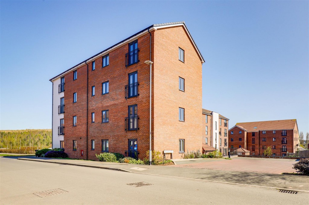 Hopwood Road, Gedling, Nottinghamshire, NG4 4NA