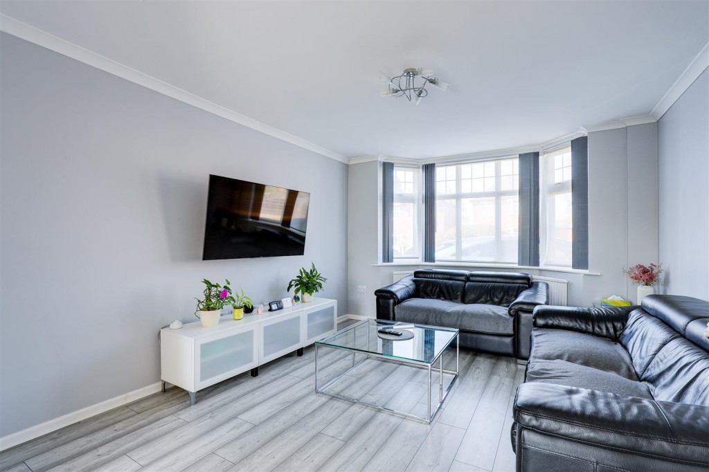 Arleston Drive, Wollaton, Nottinghamshire, NG8 2FZ