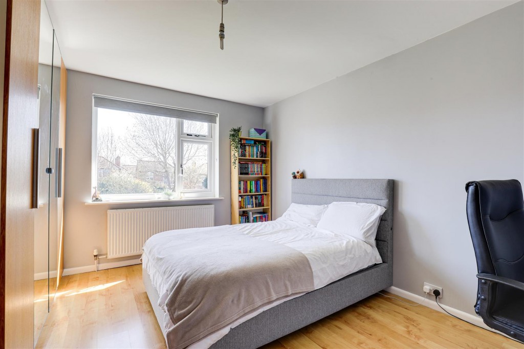 Arleston Drive, Wollaton, Nottinghamshire, NG8 2FZ