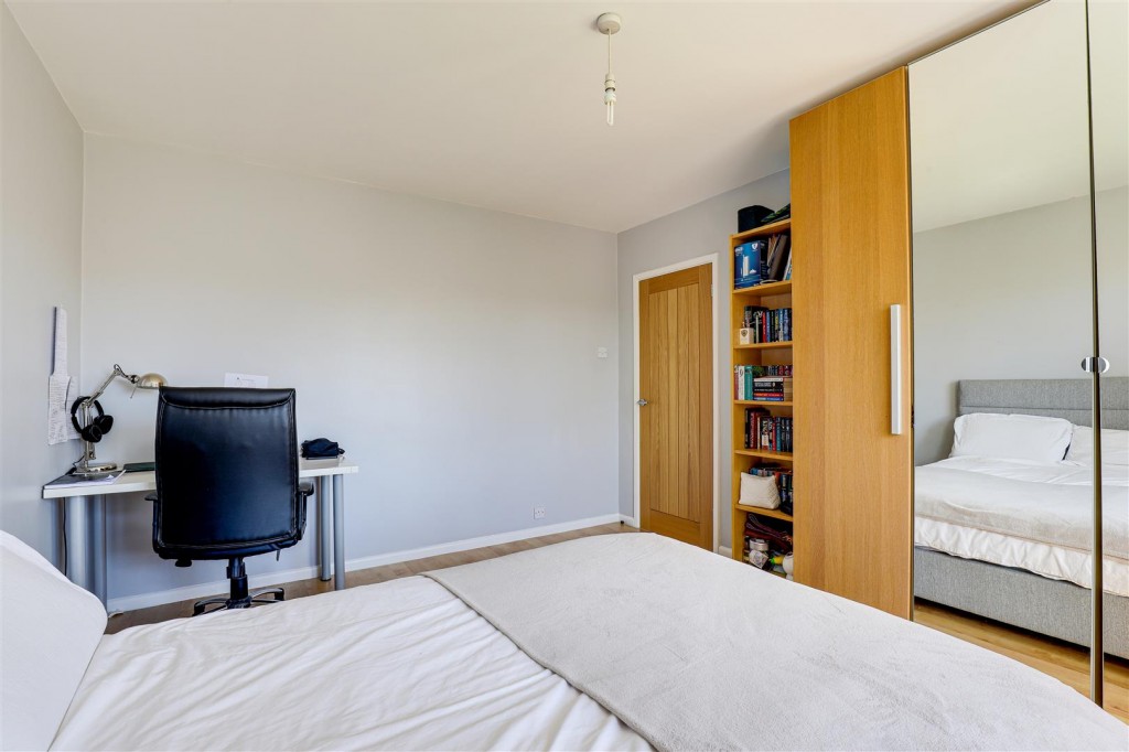 Arleston Drive, Wollaton, Nottinghamshire, NG8 2FZ