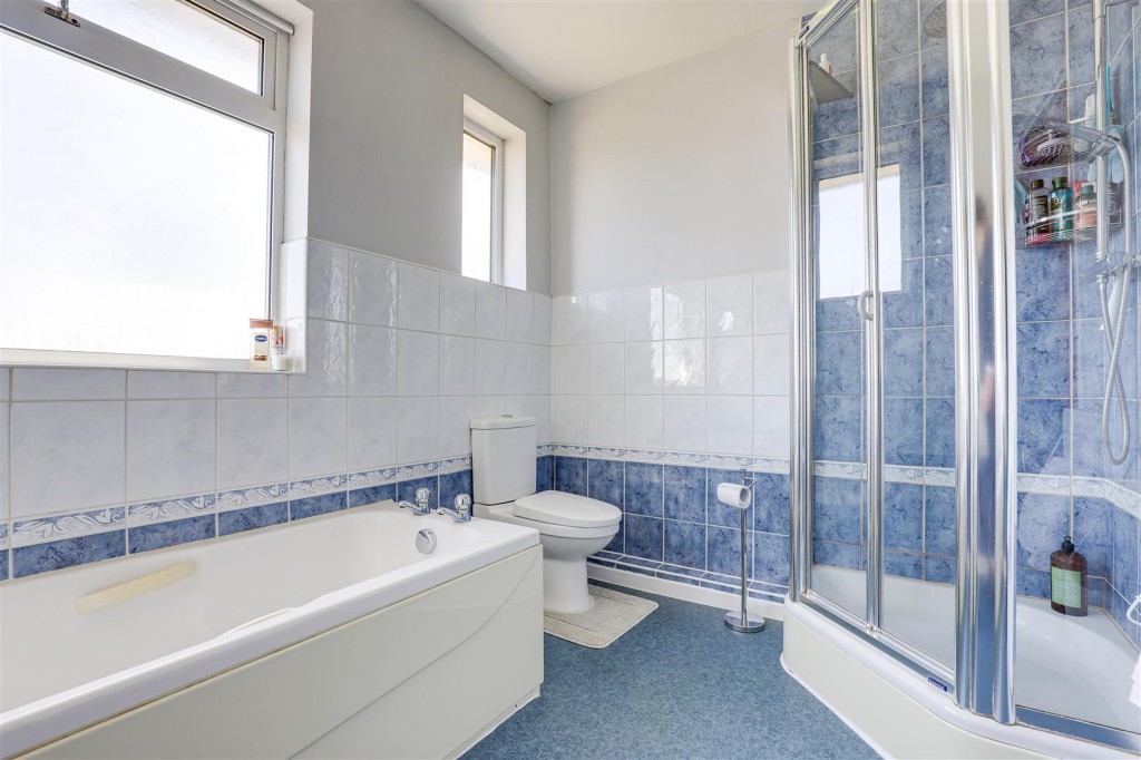 Arleston Drive, Wollaton, Nottinghamshire, NG8 2FZ