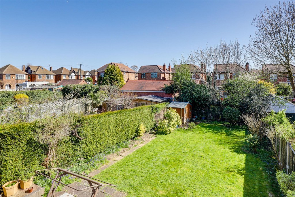 Arleston Drive, Wollaton, Nottinghamshire, NG8 2FZ