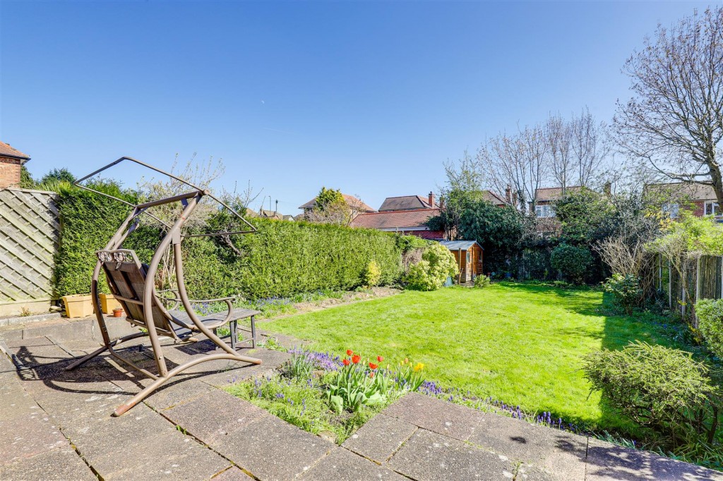 Arleston Drive, Wollaton, Nottinghamshire, NG8 2FZ