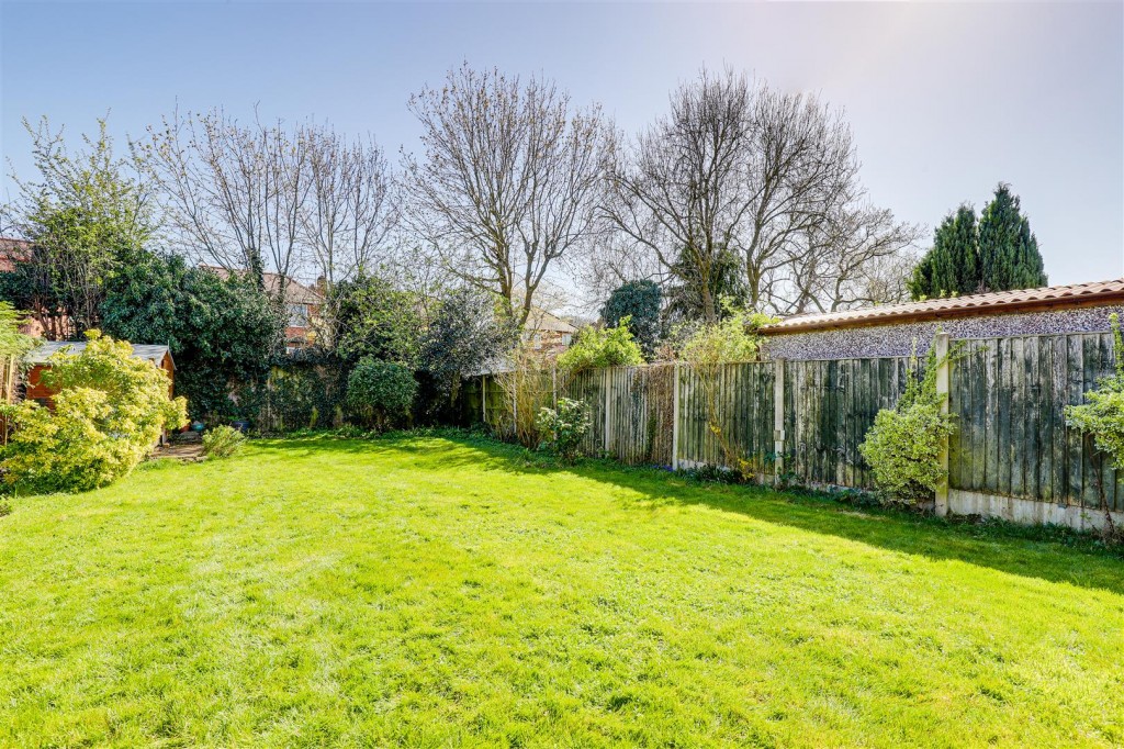 Arleston Drive, Wollaton, Nottinghamshire, NG8 2FZ