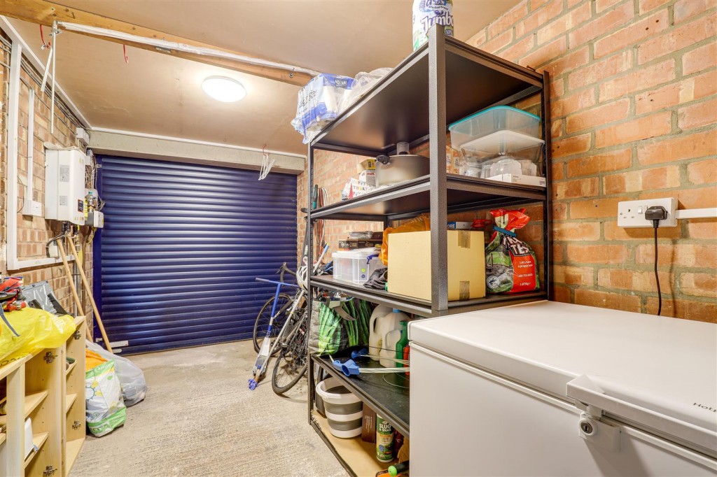 Arleston Drive, Wollaton, Nottinghamshire, NG8 2FZ