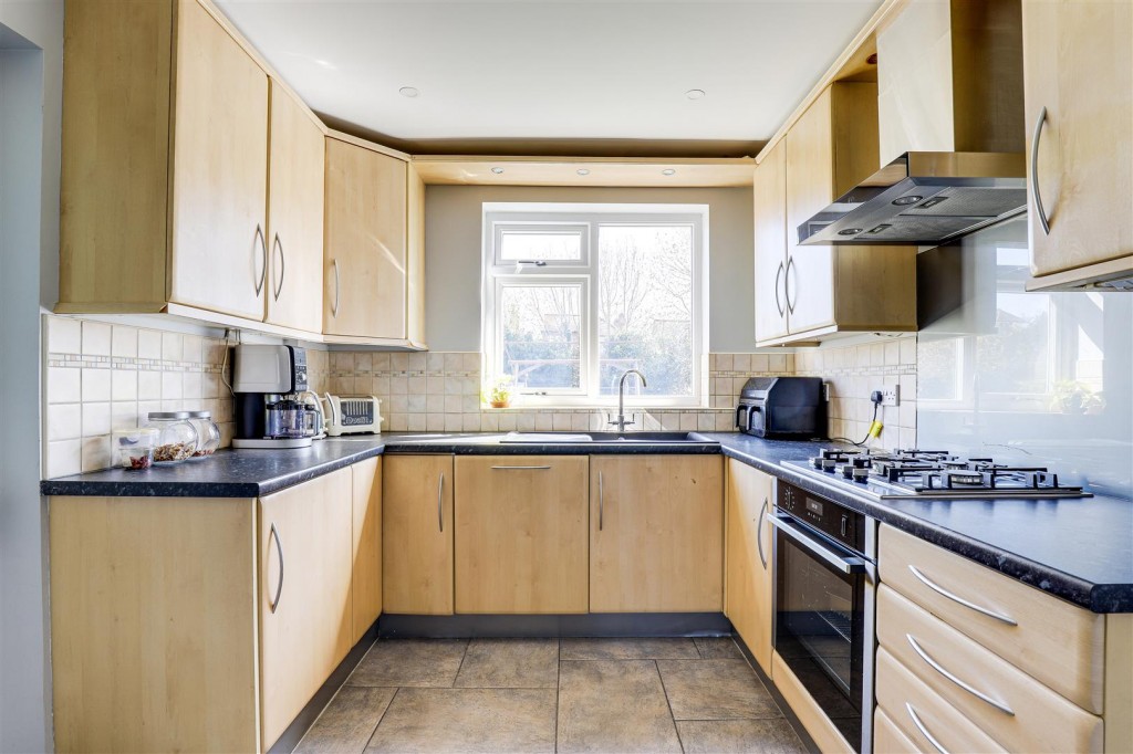 Arleston Drive, Wollaton, Nottinghamshire, NG8 2FZ