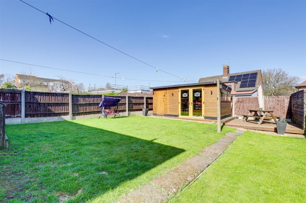 Arnside Road, Bestwood, Nottinghamshire, NG5 5HE