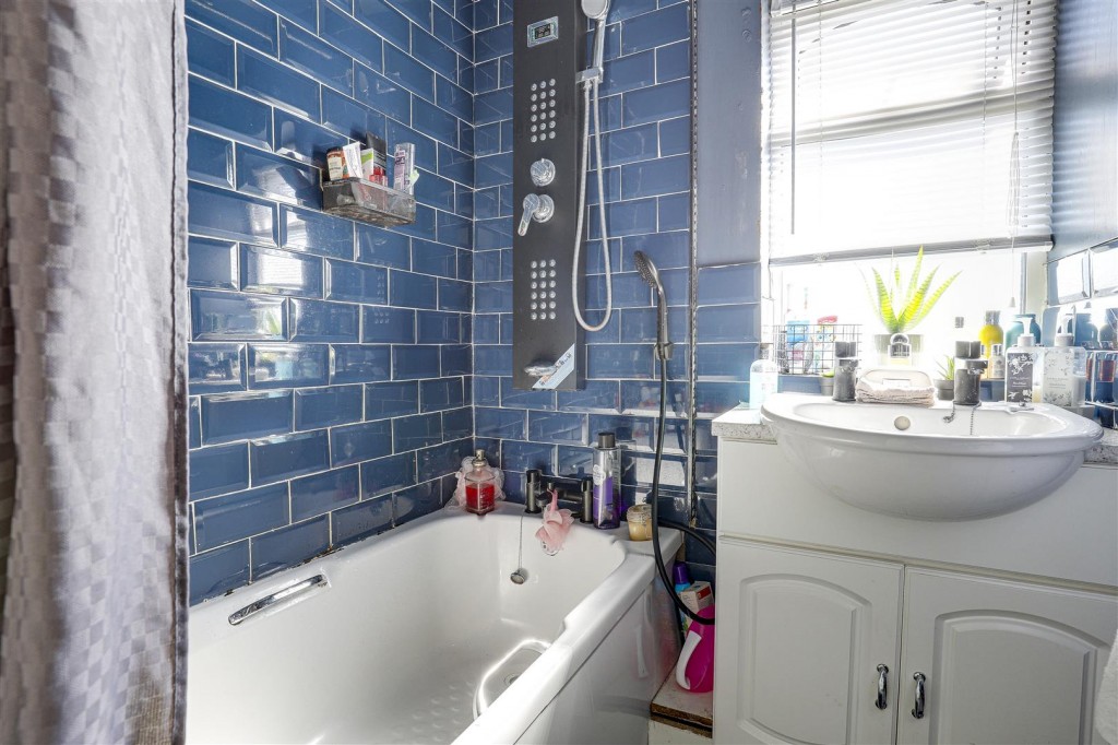Moyra Drive, Arnold, Nottinghamshire, NG5 6FH