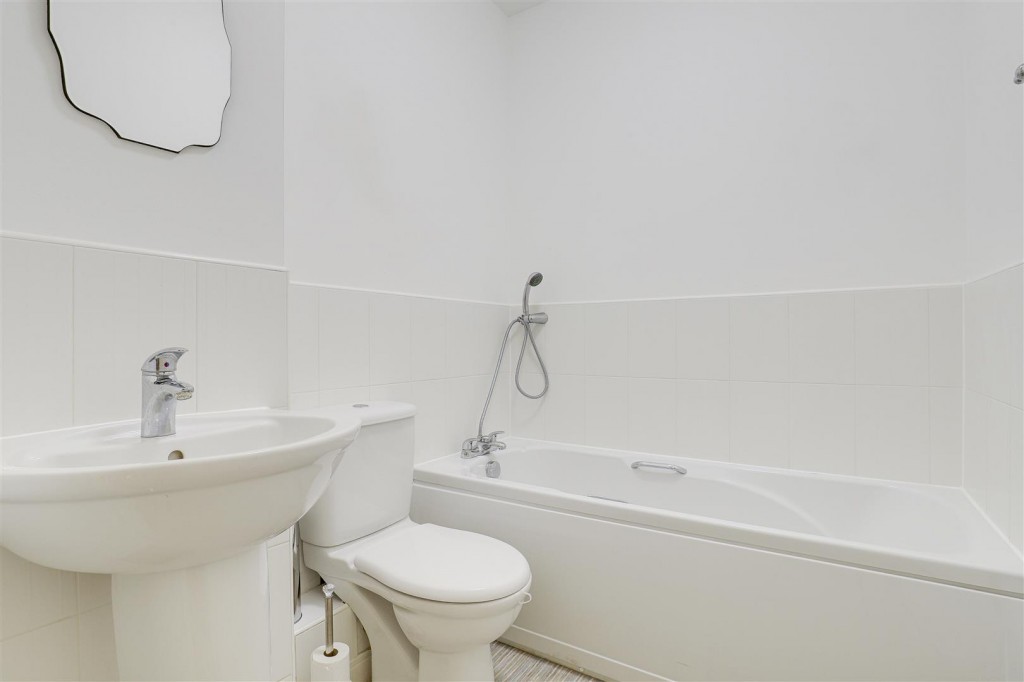 Shaw Gardens, Gedling, Nottinghamshire, NG4 2NY