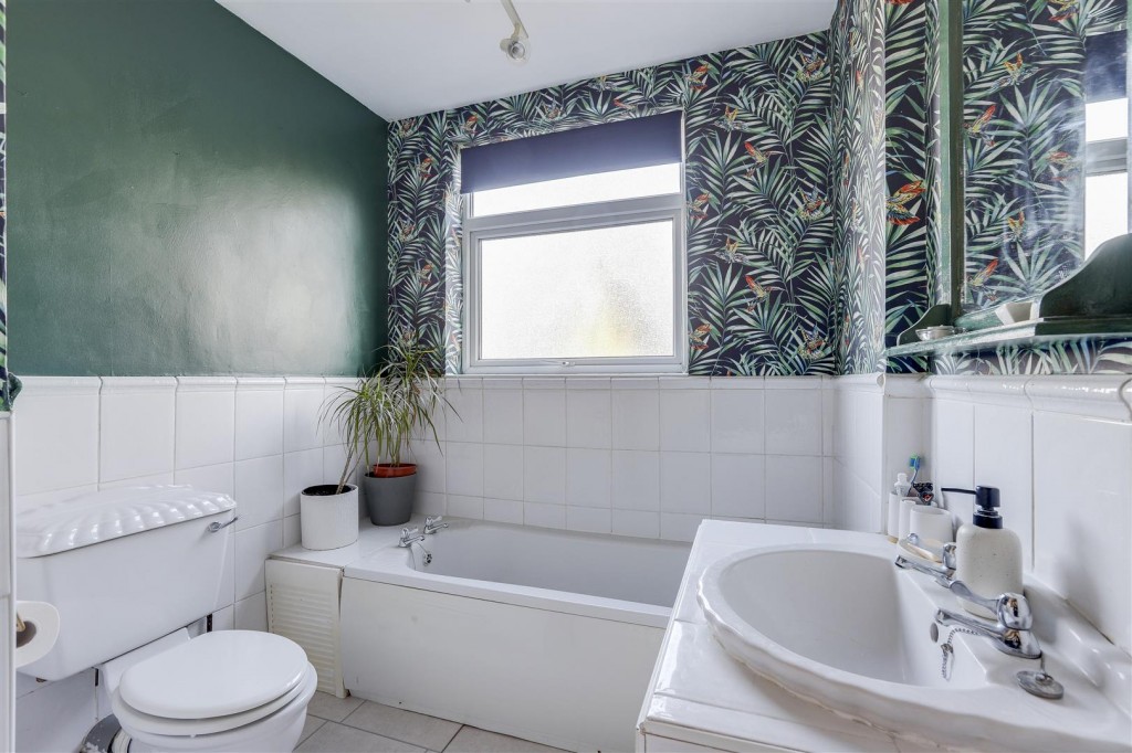 Rowe Gardens, Bulwell, Nottinghamshire, NG6 9ER