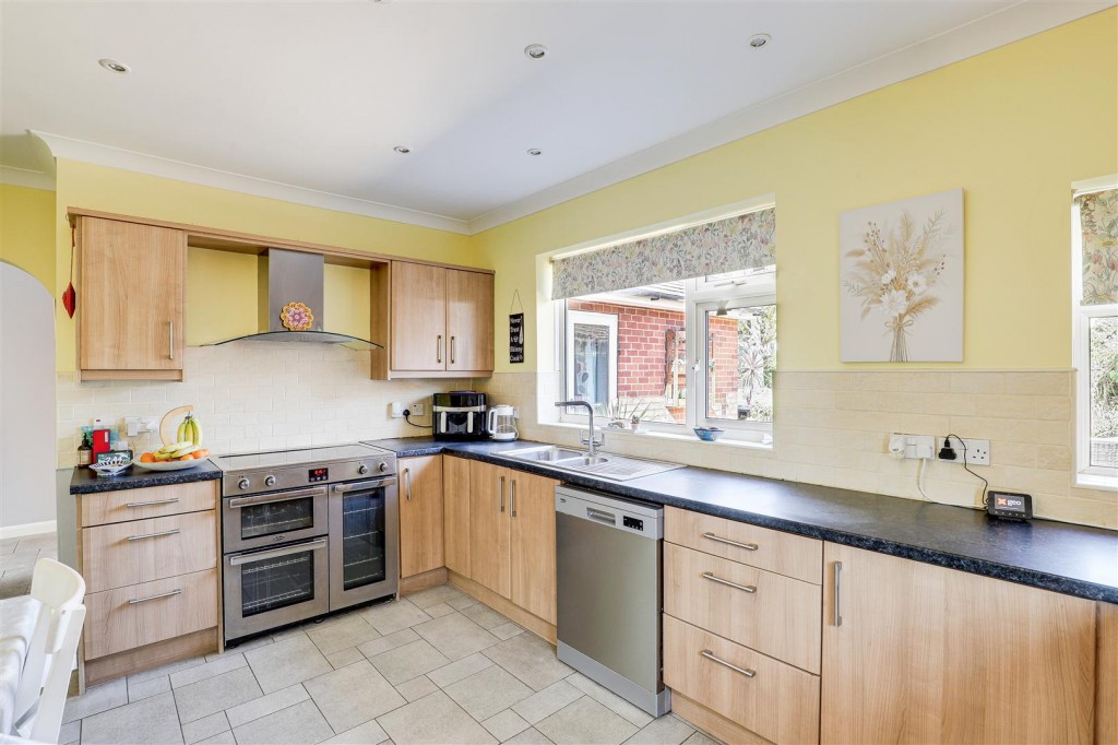 New Road, Radcliffe-On-Trent, Nottinghamshire, NG12 2AJ